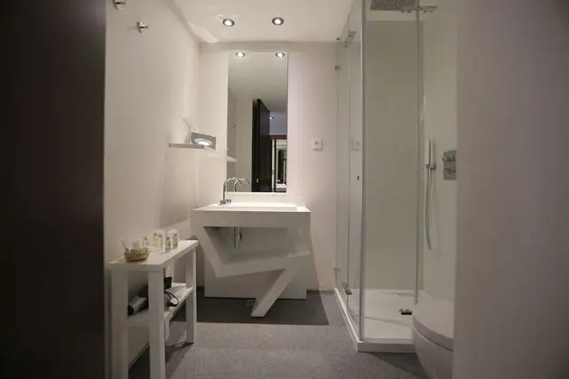 Tek Büyük veya İki Ayrı Yataklı Oda (Small)