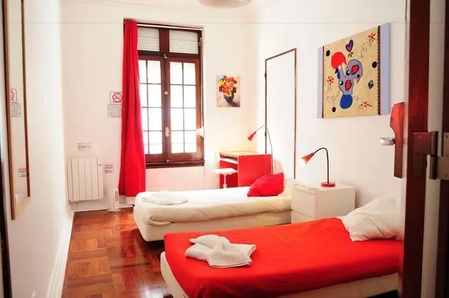 İki Ayrı Yataklı Oda, Ortak Banyo