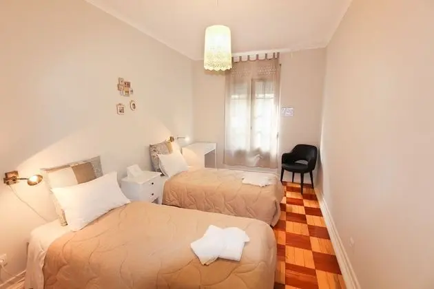 İki Ayrı Yataklı Oda, Ortak Banyo