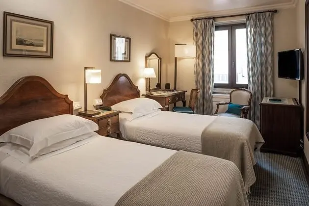 PLAZA ROOM
