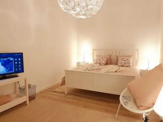 Double Room, No Windows, Shared Bathroom(3)