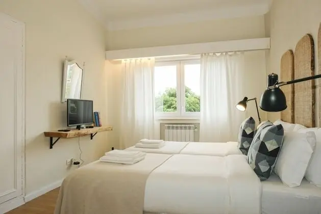Tek Büyük veya İki Ayrı Yataklı Oda, Ortak Banyo (1)