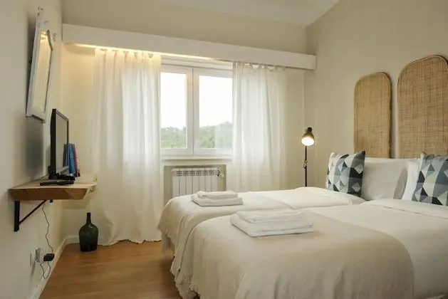 Tek Büyük veya İki Ayrı Yataklı Oda, Ortak Banyo (1)