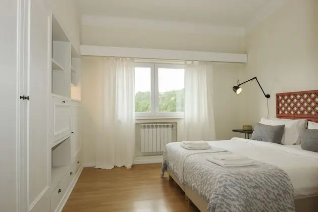 Tek Büyük veya İki Ayrı Yataklı Oda, Ortak Banyo (1)