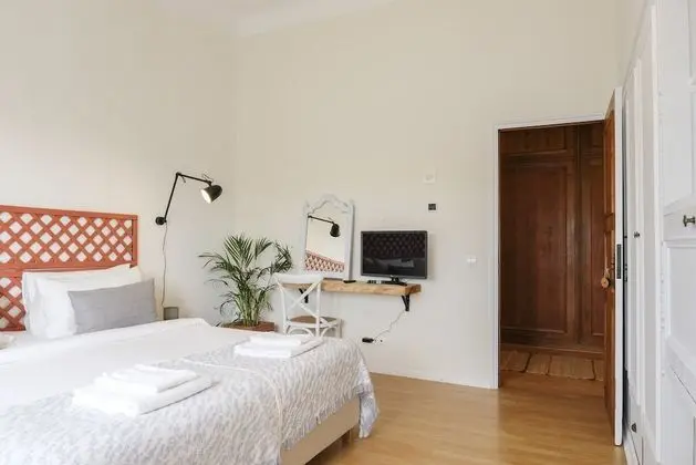 Tek Büyük veya İki Ayrı Yataklı Oda, Ortak Banyo (1)