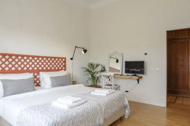 Tek Büyük veya İki Ayrı Yataklı Oda, Ortak Banyo (1)