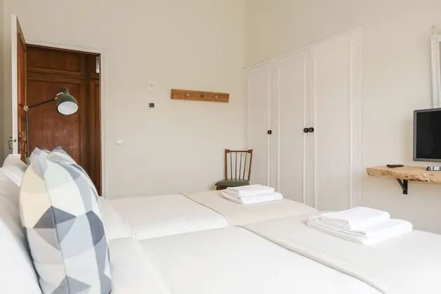 Tek Büyük veya İki Ayrı Yataklı Oda, Ortak Banyo (1)