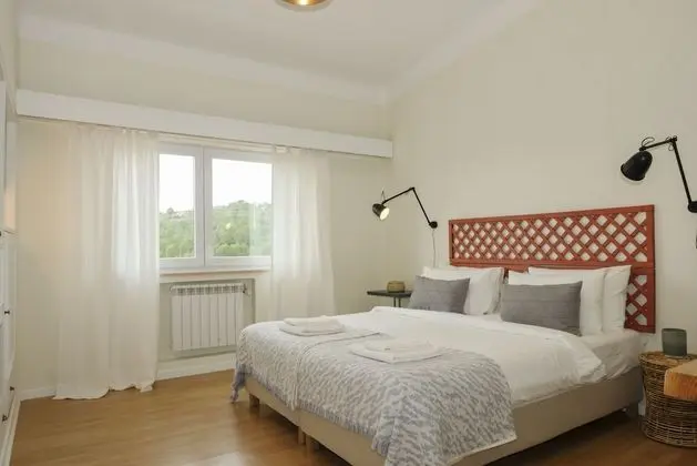 Tek Büyük veya İki Ayrı Yataklı Oda, Ortak Banyo (1)