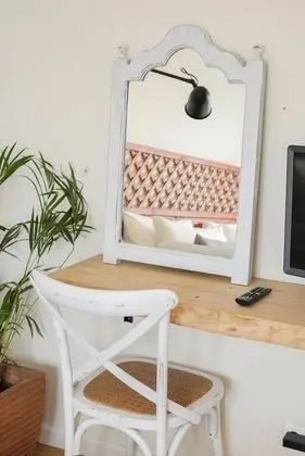 Tek Büyük veya İki Ayrı Yataklı Oda, Ortak Banyo (1)