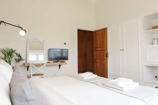 Tek Büyük veya İki Ayrı Yataklı Oda, Ortak Banyo (1)