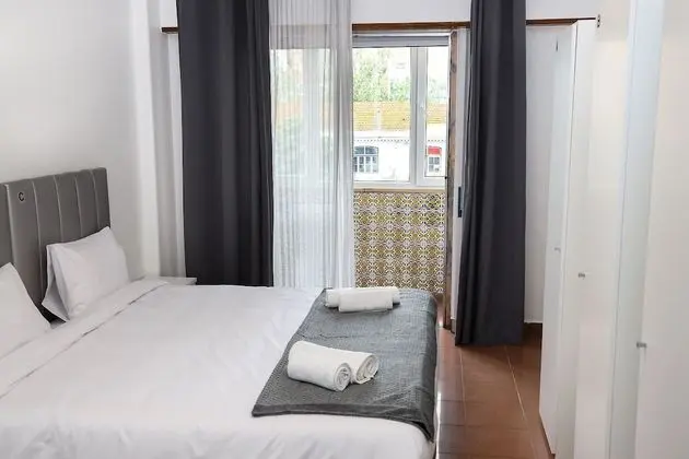 Tek Büyük veya İki Ayrı Yataklı Oda, Ortak Banyo