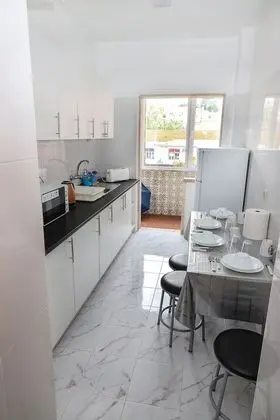 Tek Büyük veya İki Ayrı Yataklı Oda, Ortak Banyo