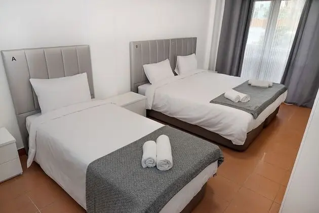 Üç Kişilik Oda, Ortak Banyo