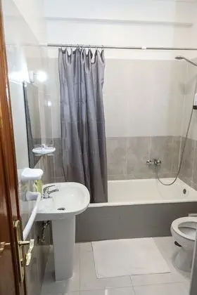 Üç Kişilik Oda, Ortak Banyo