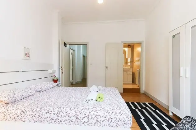 Superior Tek Büyük Yataklı Oda, Şehir Manzaralı (White)