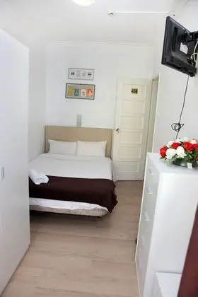 Tek Büyük Yataklı Oda, Ortak Banyo