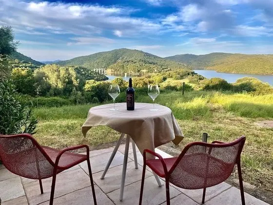 Deluxe Tek Büyük Yataklı Oda, Göl Manzaralı