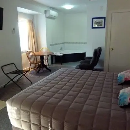 Deluxe Stüdyo, 1 En Büyük (King) Boy Yatak