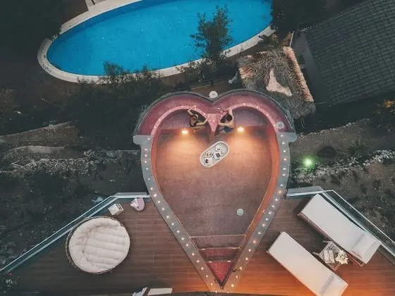 Honeymoon Suite Room