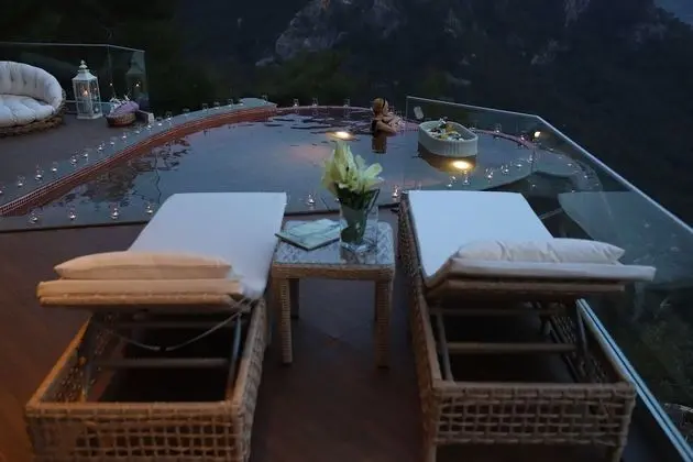 Honeymoon Suite Room