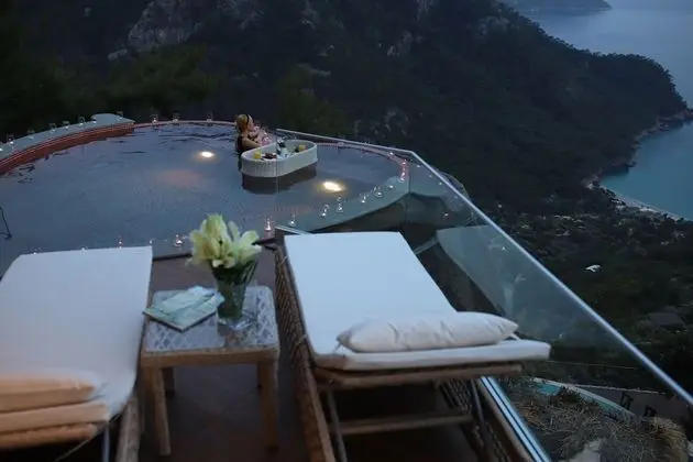 Honeymoon Suite Room