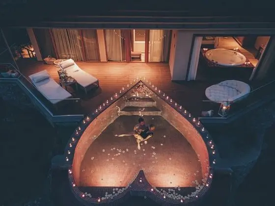 Honeymoon Suite Room