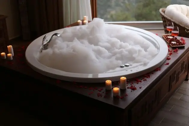 Honeymoon Suite Room