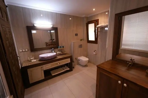 Honeymoon Suite Room