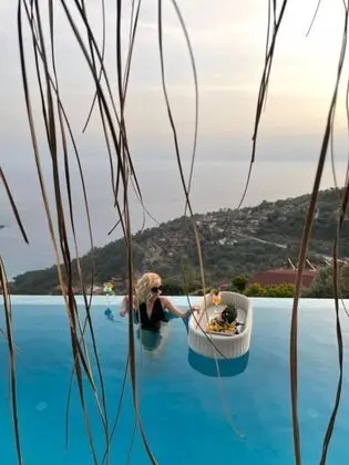 Capella, Deniz Manzaralı, Havuzlu