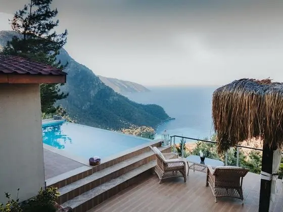 Mirach, Deniz Manzaralı, Havuzlu