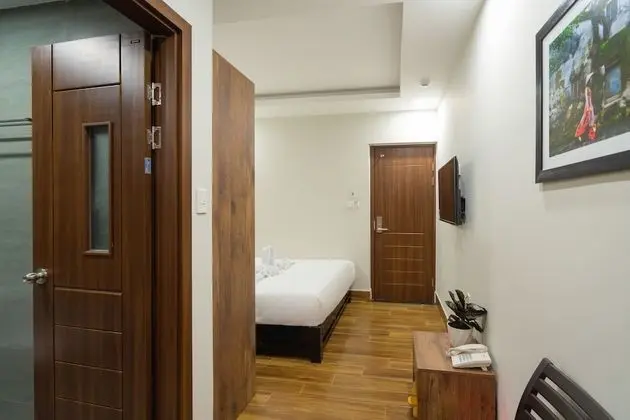 Deluxe Tek Büyük Yataklı Oda, Havuz Manzaralı