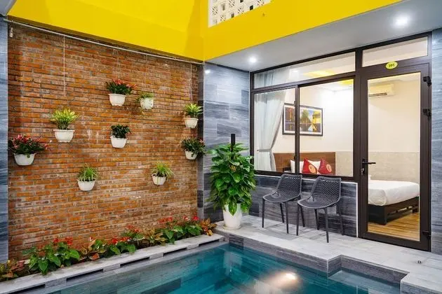Deluxe Tek Büyük Yataklı Oda, Havuz Manzaralı