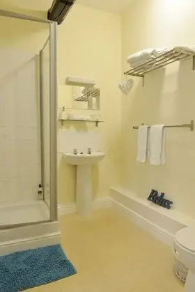 Deluxe Üç Kişilik Oda, Engellilere Uygun, Banyolu/Duşlu