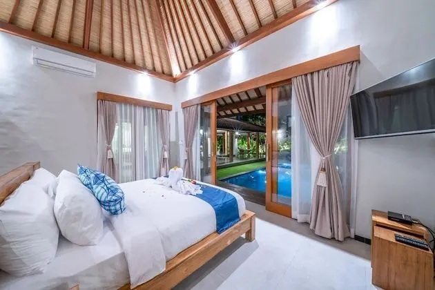 Villa, 2 Yatak Odası, Havuz Manzaralı