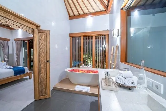 Villa, 2 Yatak Odası, Havuz Manzaralı