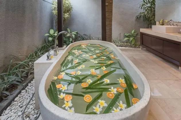 Family Villa, 2 Yatak Odası, Kişiye Özel Havuzlu, Havuz Manzaralı