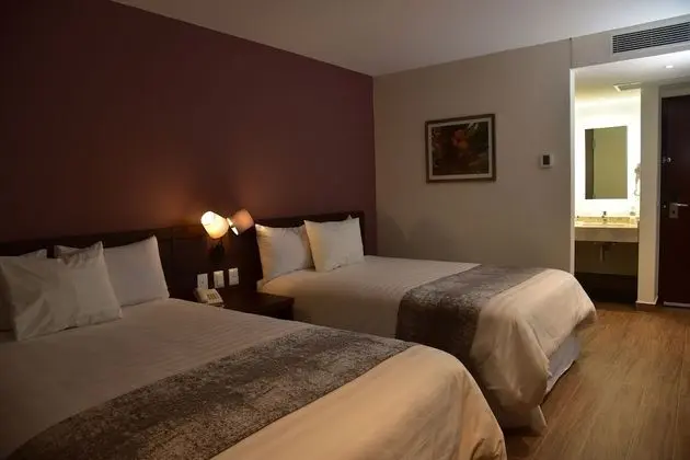 Tek Büyük Yataklı Oda, 2 Çift Kişilik Yatak