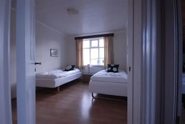 İki Ayrı Yataklı Oda, Ortak Banyo