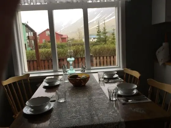 İki Ayrı Yataklı Oda, Ortak Banyo