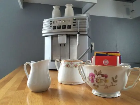 İki Ayrı Yataklı Oda, Ortak Banyo