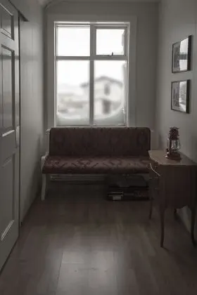 İki Ayrı Yataklı Oda, Ortak Banyo