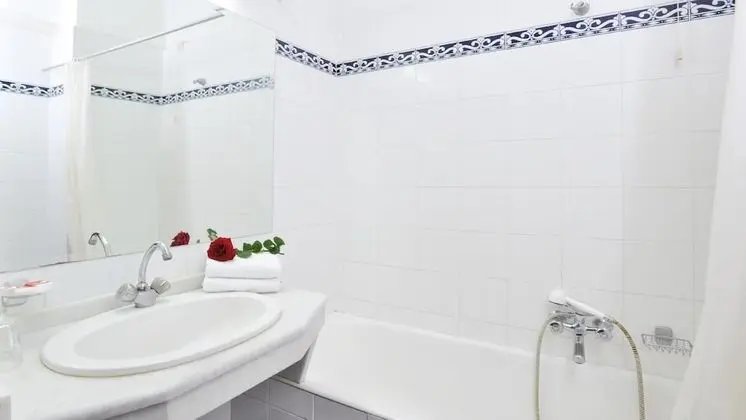 Üç Kişilik Oda, Deniz Manzaralı