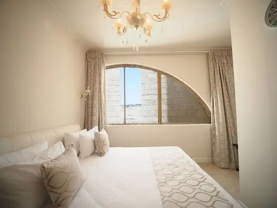 Classic Tek Büyük Yataklı Oda