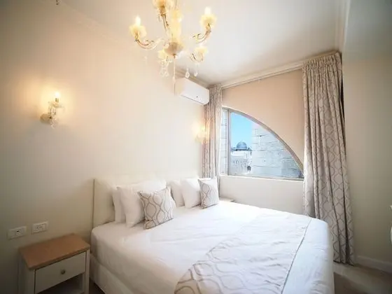 Classic Tek Büyük Yataklı Oda