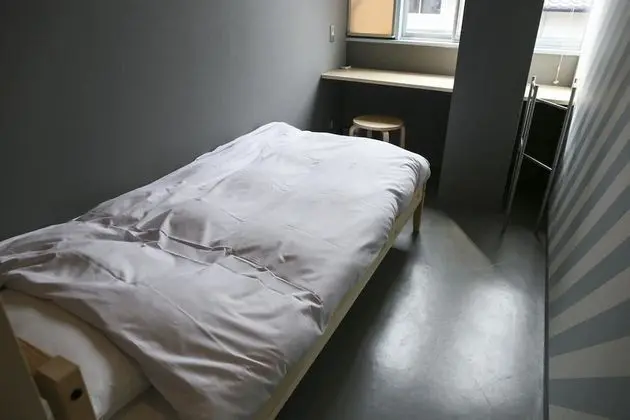 Tek Kişilik Oda, Sigara İçilmez
