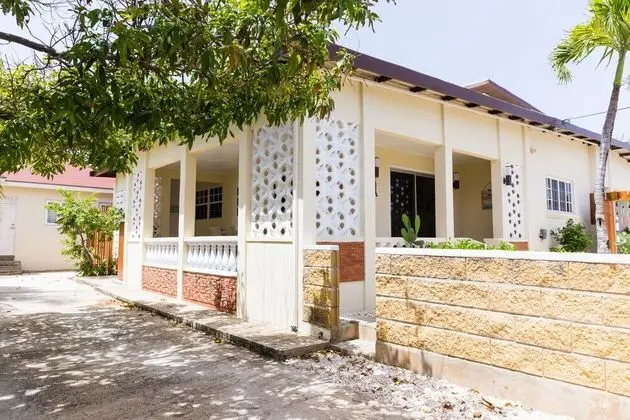 Deluxe Ev, Birden Çok Yatak, Sigara İçilmez, Bahçe Manzaralı (The House)