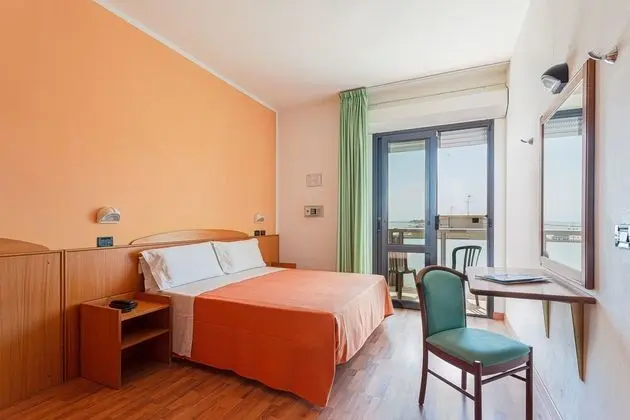 Tek Büyük Yataklı Oda, Balkon, Deniz Manzaralı