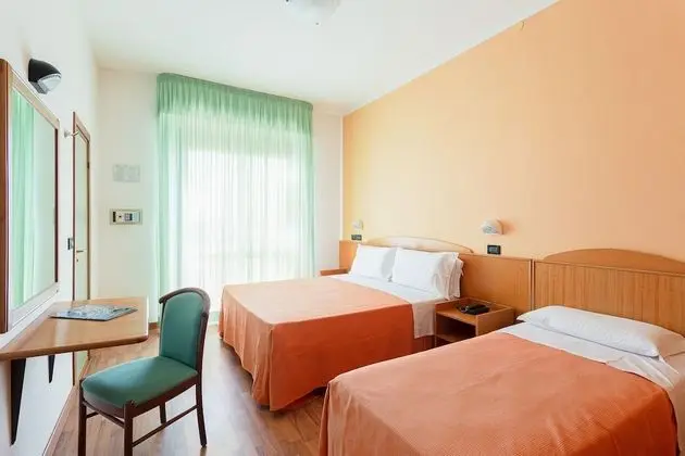 Üç Kişilik Oda, Balkon, Deniz Manzaralı