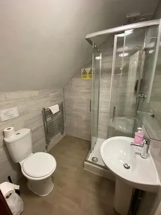 Tek Büyük Yataklı Oda, Banyolu/Duşlu