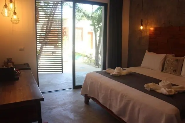 Suite Deluxe with Private Patio and Room Temperature Bathtub